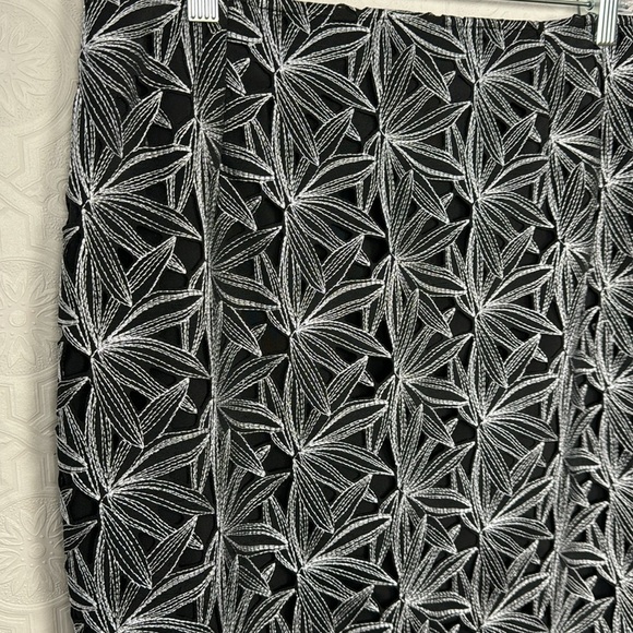 Anne Fontaine ECLO neoprene woven straight skirt embroidered abstract black - Picture 3 of 9